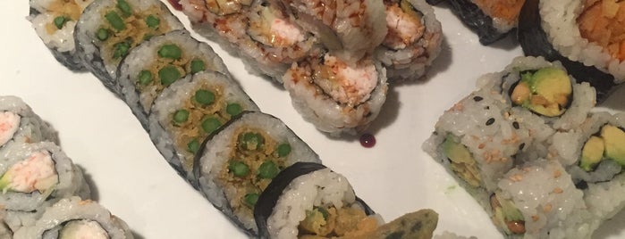 Zen Asian Sushi Bar And Grill is one of Posti che sono piaciuti a Natalie.