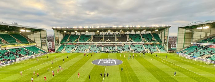 Easter Road Stadium is one of Locais curtidos por Richard.