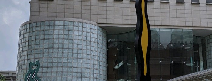 Millenia Tower is one of Chriz Phoebe 님이 좋아한 장소.