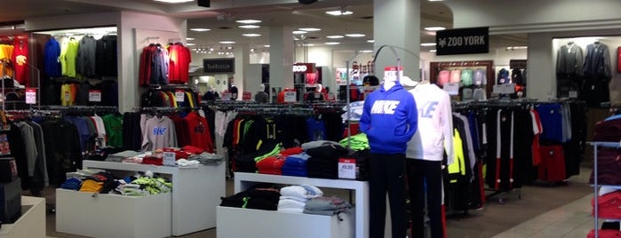 JCPenney is one of Lugares favoritos de John.
