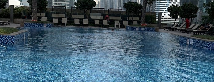 JW Marriott Marquis Pool is one of Tempat yang Disukai Omar.