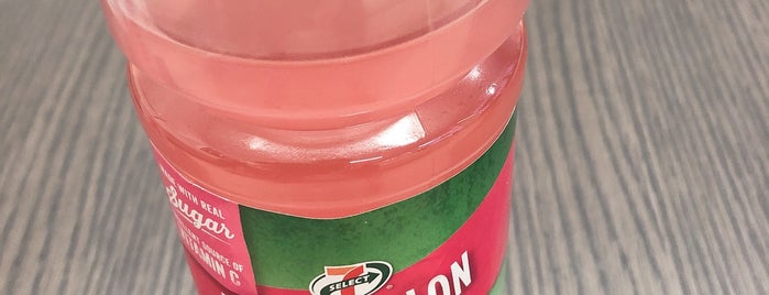 7-Eleven is one of Nicholasさんのお気に入りスポット.