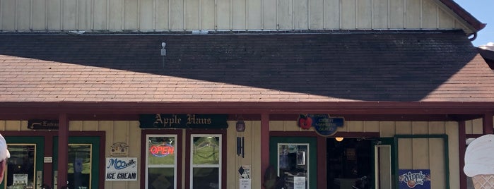 Robinette's Apple Haus & Winery is one of สถานที่ที่ Phyllis ถูกใจ.
