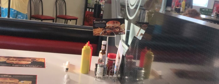 Steak 'n Shake is one of Phyllis’s Liked Places.