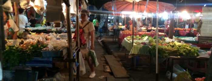 Yaek Krungthep Kritha Market is one of ลืมกุญแจไว้ในรถ 094-857-8777.