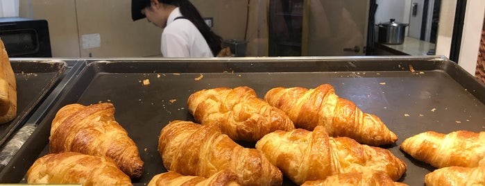 Miss Croissant is one of Robinさんのお気に入りスポット.