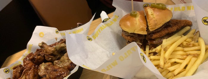 Buffalo Wild Wings is one of Shaimaさんのお気に入りスポット.