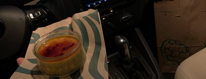 Starbucks is one of Kevinさんのお気に入りスポット.