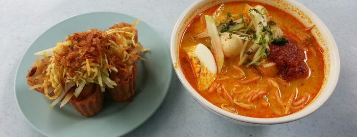 Baba Low's Nyonya Laksa is one of Lugares favoritos de Teresa.