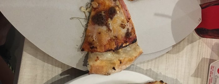 Tot Pizza is one of Angels 님이 좋아한 장소.
