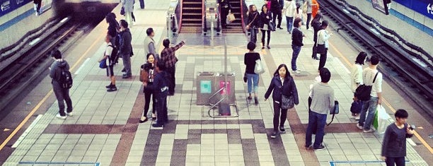 MRT 忠孝敦化駅 is one of Ianさんのお気に入りスポット.