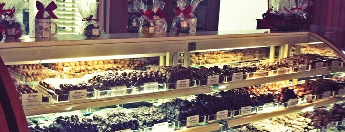 Curryer Chocolates is one of PLACERES CULPOSOS.