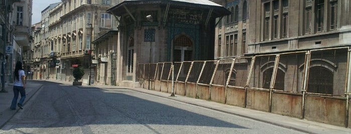 Sirkeci Meydan is one of Meriç'in Beğendiği Mekanlar.