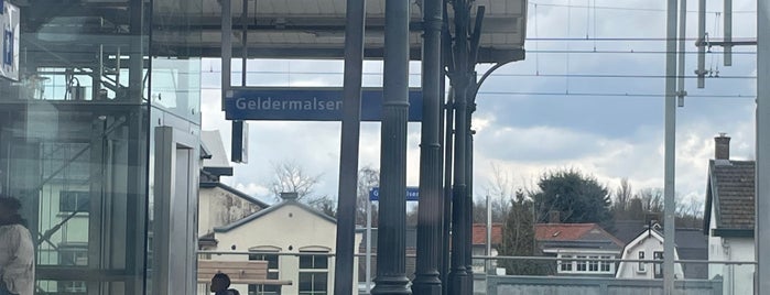 Station Geldermalsen is one of Public transport NL.