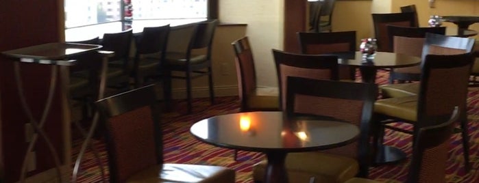 Concierge Lounge - Marriott Crystal City is one of Tempat yang Disukai Dee.
