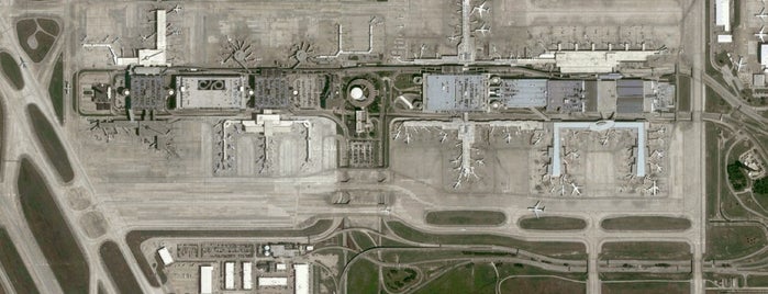 Runway 8L/26R is one of Andy : понравившиеся места.