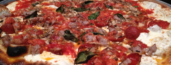 Grimaldi's Pizzeria is one of Frank's Favorite Joints (NYC).