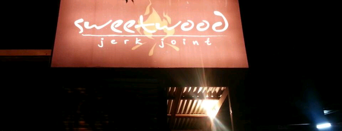 Sweetwood Jerk Joint is one of Lugares favoritos de Floydie.
