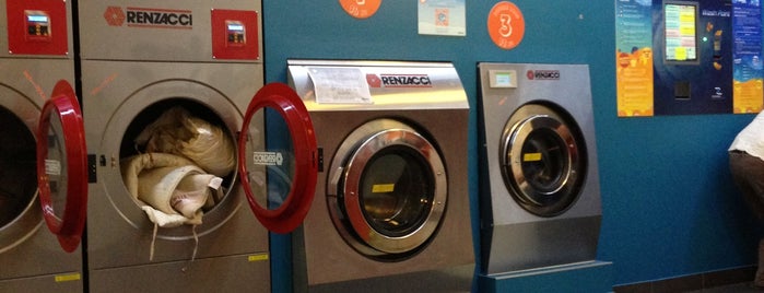 Bubbles Non-Stop Önkiszolgáló Mosoda / Bubbles Non-Stop Self Service Launderette is one of Places to go in Budapest.