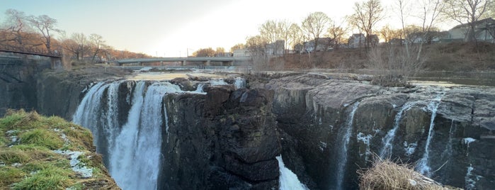 Paterson Great Falls National Historical Park is one of Tempat yang Disukai Leonid.