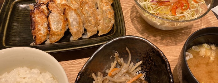 博多一口ちびまる餃子 is one of 中華料理店.