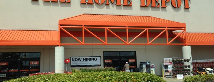 The Home Depot is one of Laurenさんのお気に入りスポット.