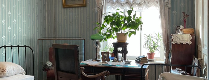 Музей-квартира Елизаровых is one of Музеи-квартиры.