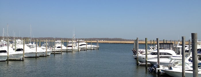 Outriggers Restaurant is one of Docks.