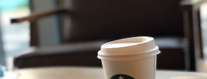 Starbucks is one of Tempat yang Disukai Éanna.
