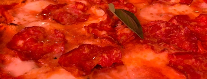 Pizzapoli is one of Locais salvos de Queen.