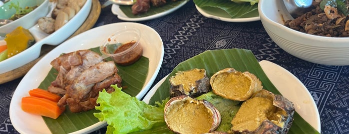 เฮือนเพ็ญ สาขา 2 is one of Foods in Chiang Mai, TH.