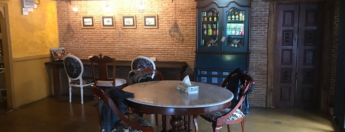 Yesterday's Tea Rooms is one of Aroi Wangburapha.