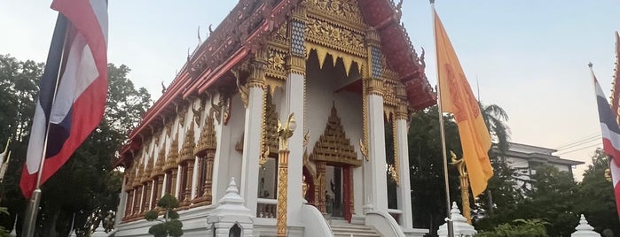 Wat Kae Nok is one of ไหว้พระ9วัด(ล่องเรือ).