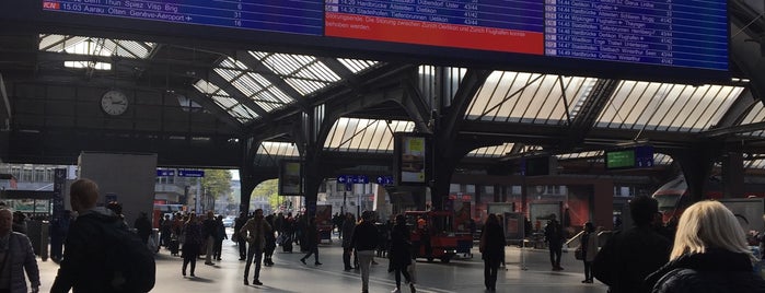 Estación central de Zúrich is one of Zurich.