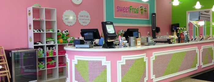 sweetFrog Premium Frozen Yogurt is one of Place for Date night.