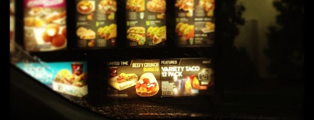 Taco Bell is one of Lauraさんのお気に入りスポット.