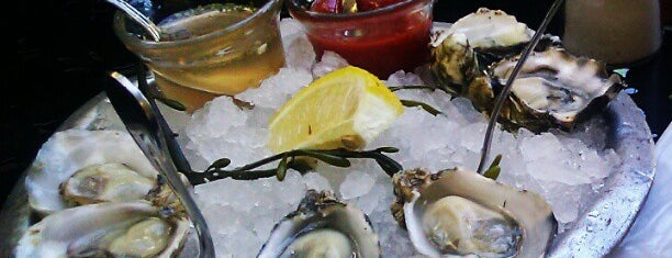 Willi's Seafood & Raw Bar is one of Locais curtidos por Victor.