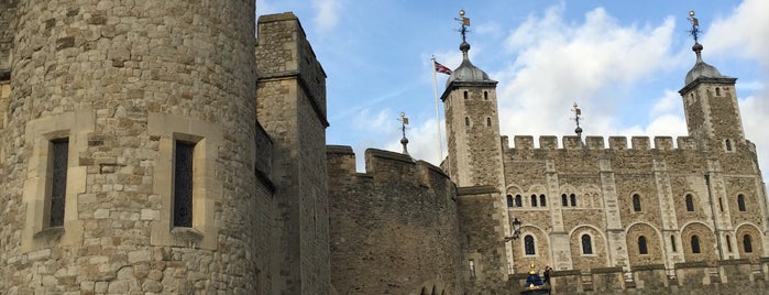 Torre de Londres is one of Locais curtidos por Nana.