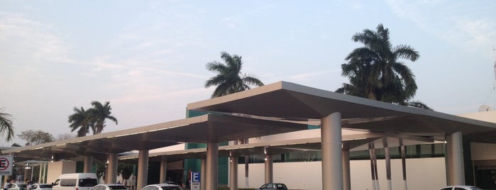 Aeropuerto Internacional de Mérida Manuel Crescencio Rejón (MID) is one of Lugares favoritos de Jorge.