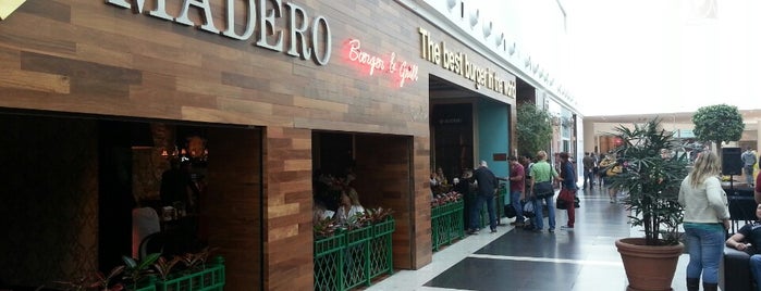 Madero Steak House is one of Lugares favoritos de Alejandro.
