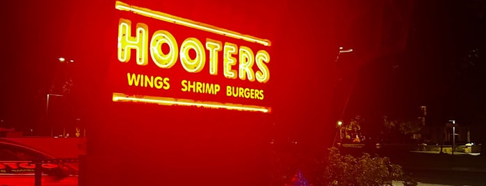 Hooters is one of Orlando travel 2016.