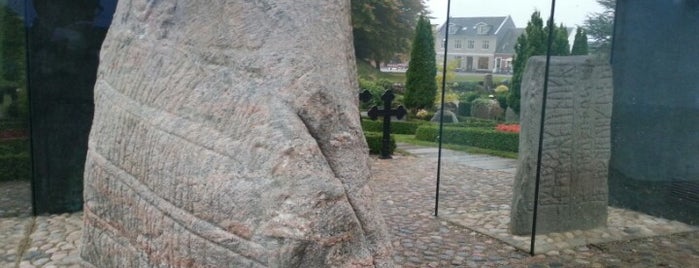 Jelling Mounds, Runic Stones & Church is one of Tempat yang Disukai Rasmus.