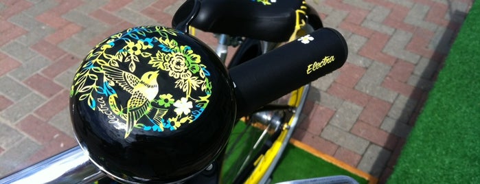Салон красивых велосипедов Electra is one of coffee.