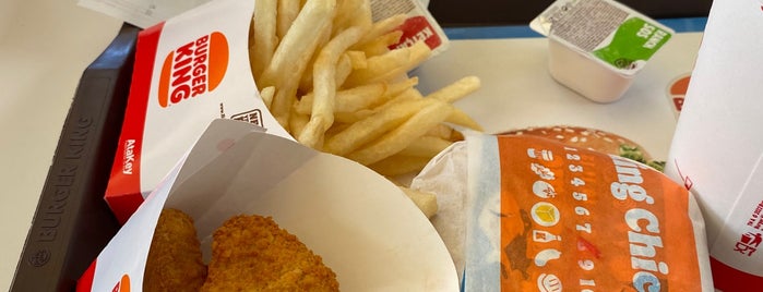 Burger King is one of Locais curtidos por Duygu.