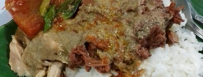 Warung Makan Gudeg Poncol is one of Semi Formal Dine.