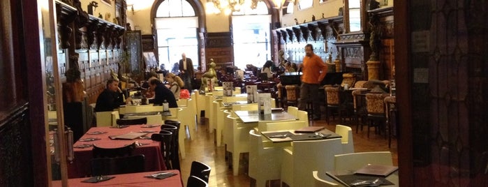 Café Casino is one of Cafés en Compostela.