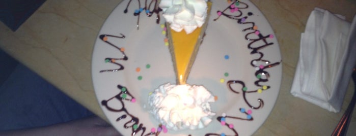 The Cheesecake Factory is one of Locais curtidos por ESTHER.