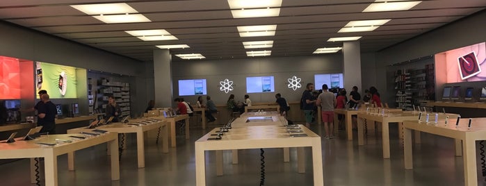 Apple Xanadú is one of Comercios.