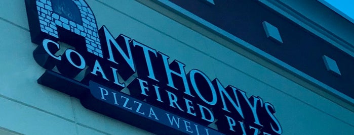 Anthony's Coal Fired Pizza is one of Lugares favoritos de Carlo.