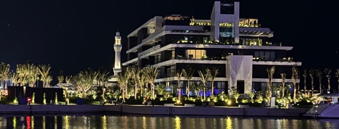 Jeddah Yacht Club is one of JED.